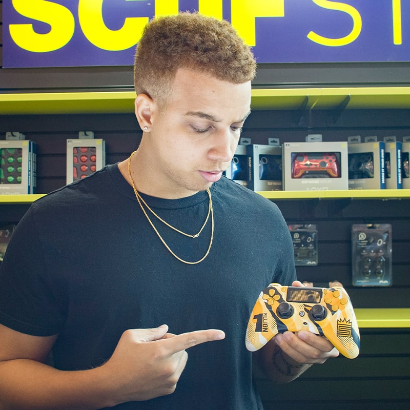 One of the most well-known names on the Call of Duty scene, Swagg has dedicated countless hours to creating exciting and informative content for his channel, which currently sits at over 2.5 million YouTube subscribers.